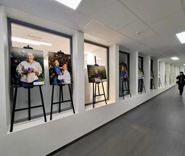 Fotonäitus “Omastehooldaja – tavaline eriline imeline inimene”
